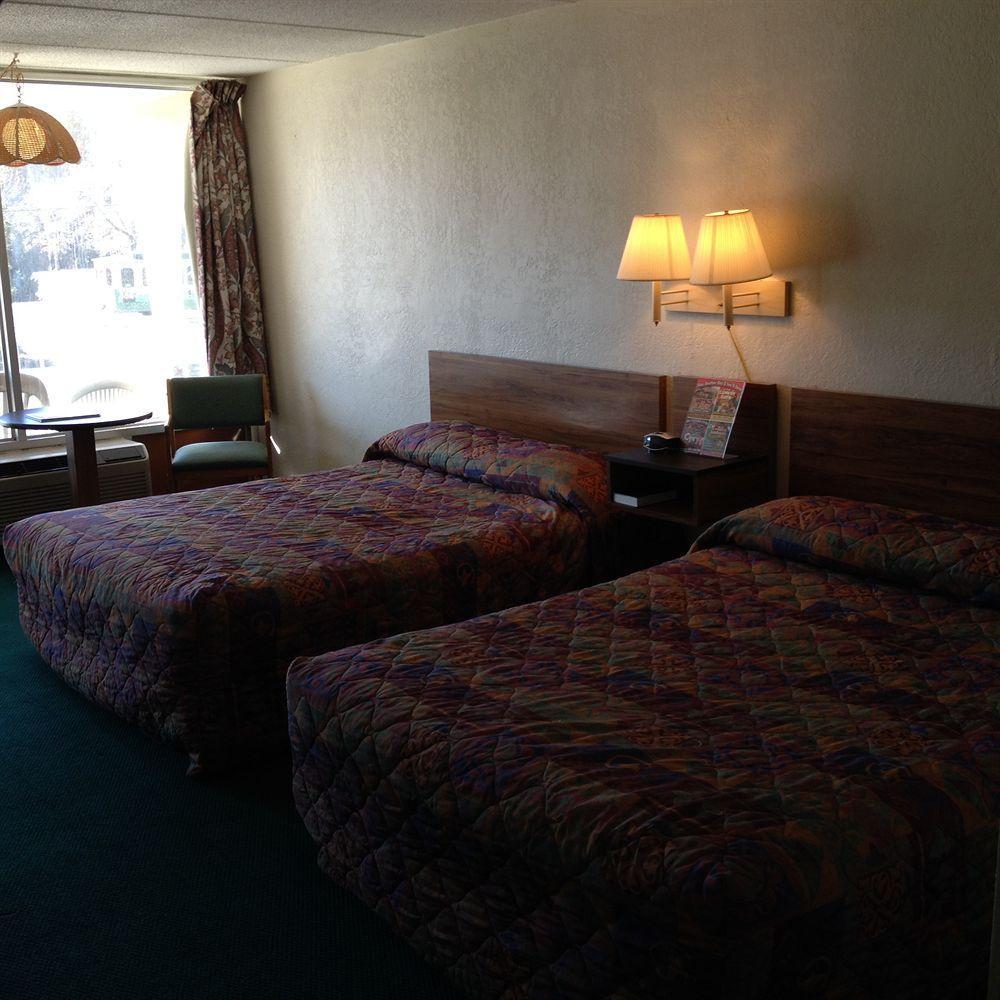 פיג'ן פורג' Conner Hill Motor Lodge מראה חיצוני תמונה